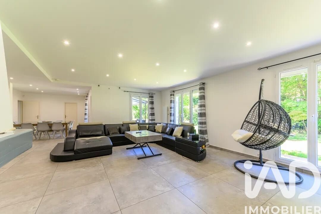 House in La Queue-en-Brie, Ile-de-France, France 3 - 17412113