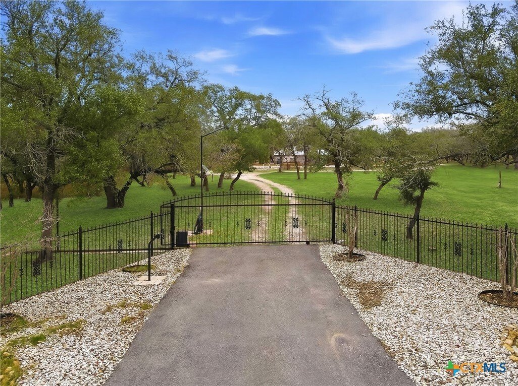 House in Natalia, Texas, United States 1 - 17410556