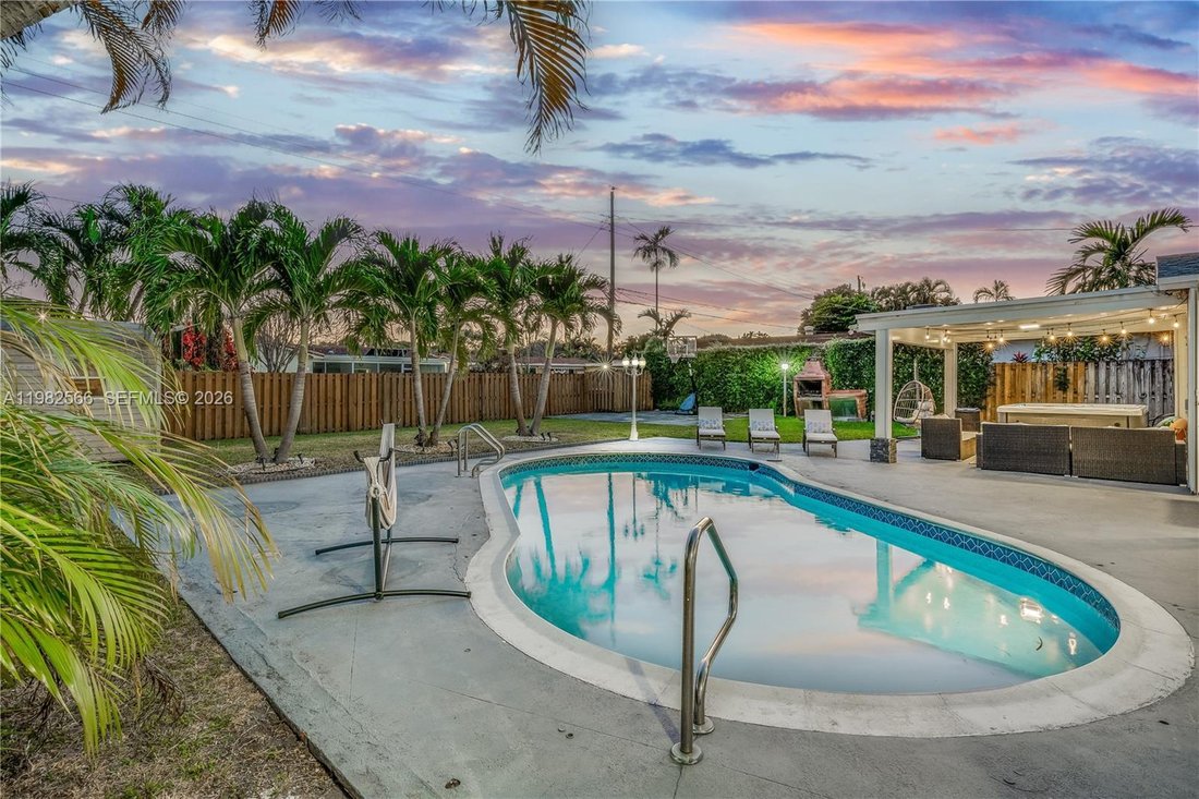 House in Hollywood, Florida, United States 2 - 17409662