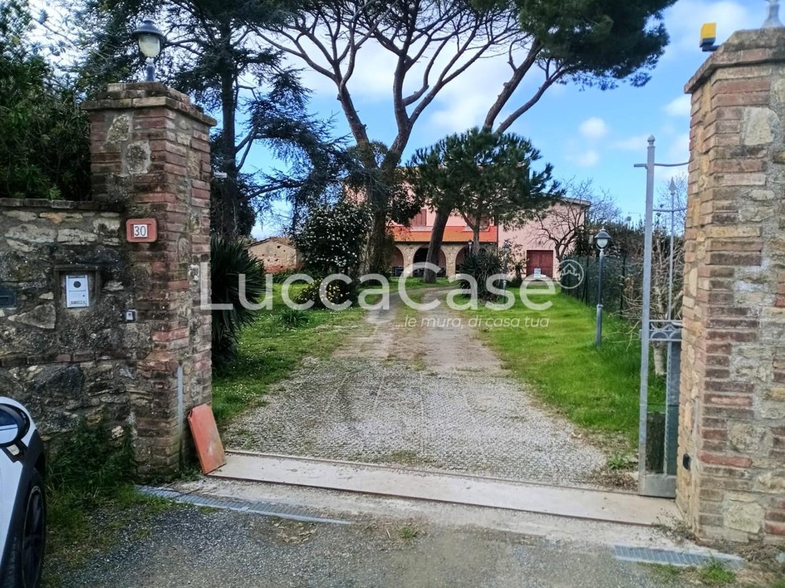 Estate in Cecina Centro, Cecina, Tuscany 1 - 17409793