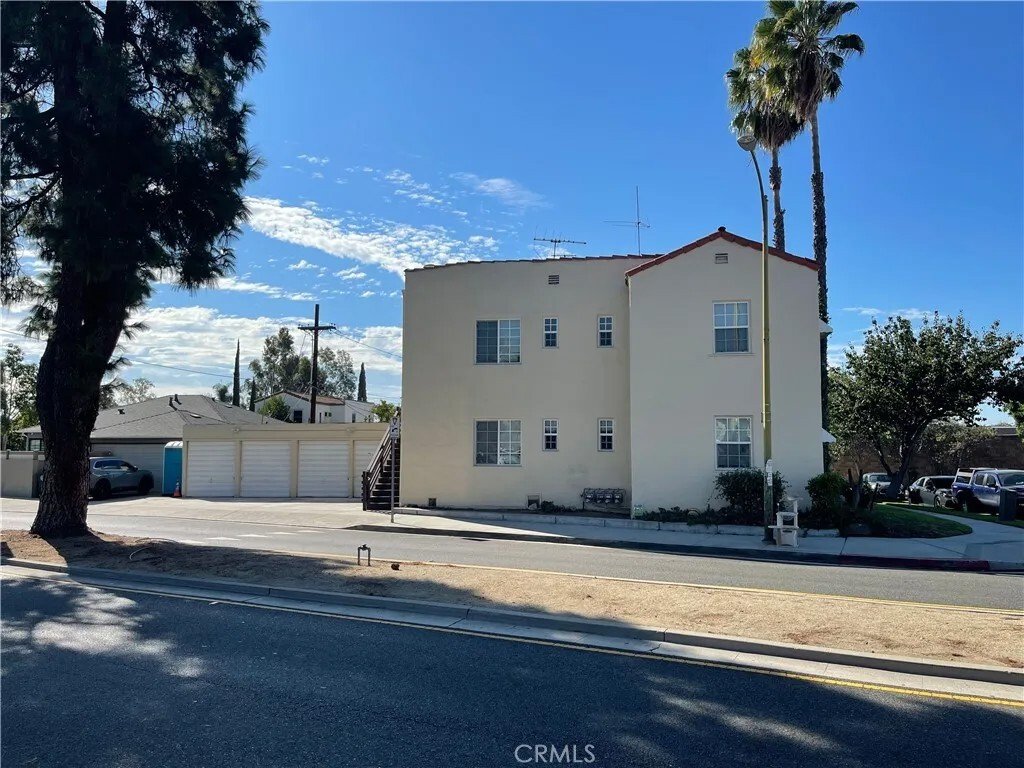 Glendale, California, United States 4 - 16558807