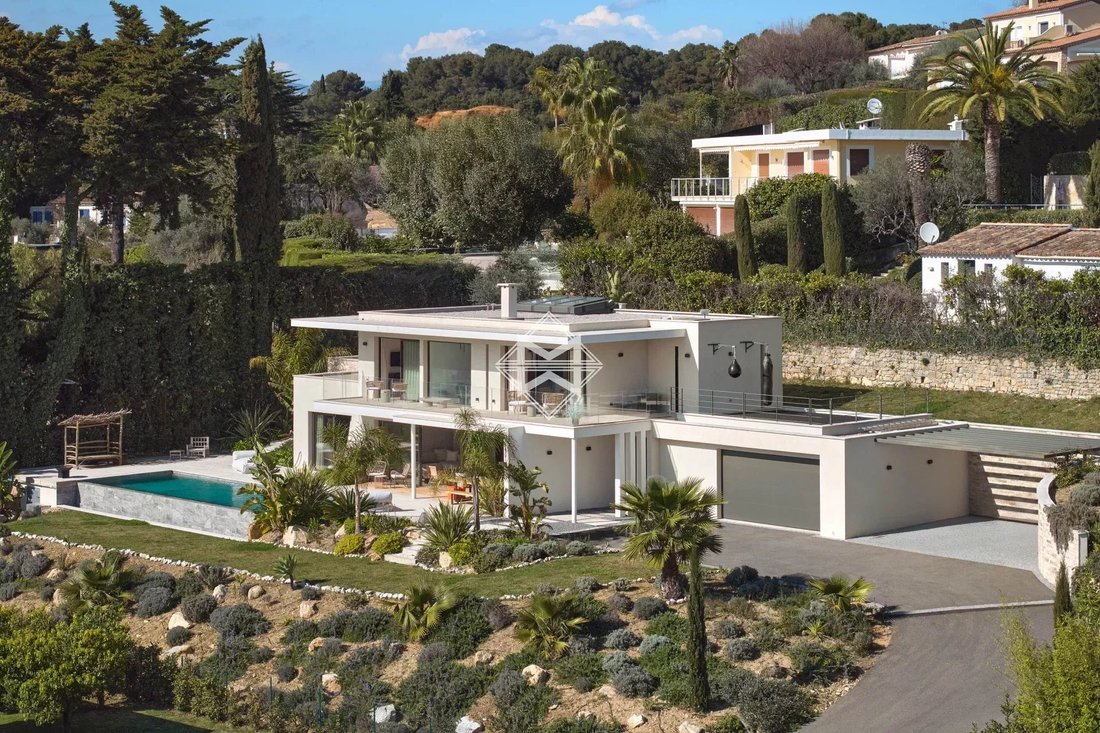 Villa in Cannes, Provence-Alpes-Côte d'Azur, France 1 - 17408761