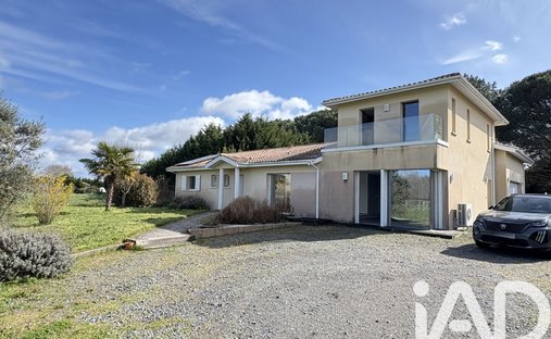 House in Chemin de la Vie, Ambares-et-Lagrave, France 1