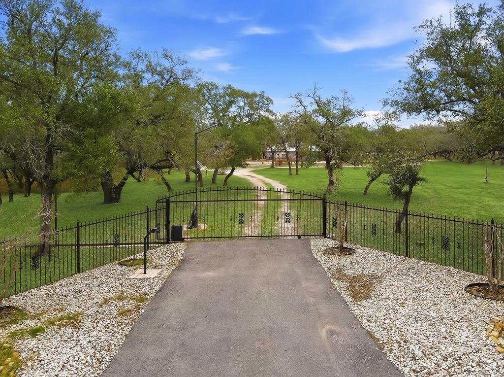 House in Natalia, Texas, United States 1 - 17409516