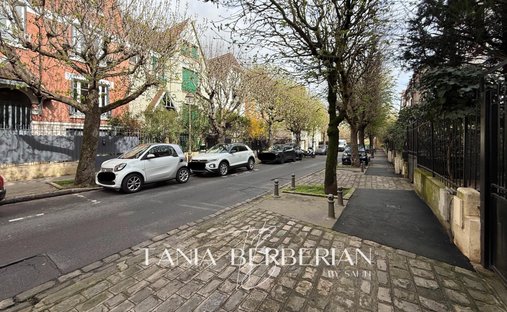 House in Plateau Ouest, Suresnes, France 1