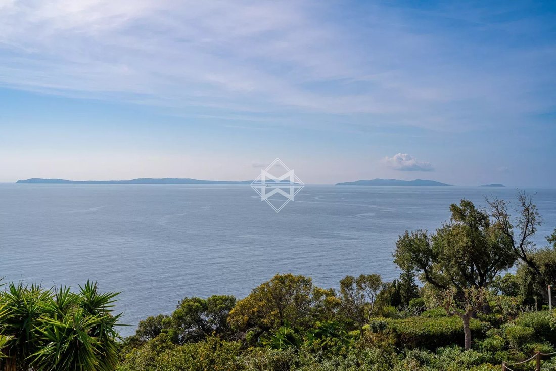 Villa in French Riviera, Provence-Alpes-Côte d'Azur, France 1 - 17408581
