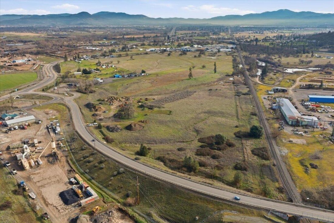 House in Medford, Oregon, United States 2 - 17414194