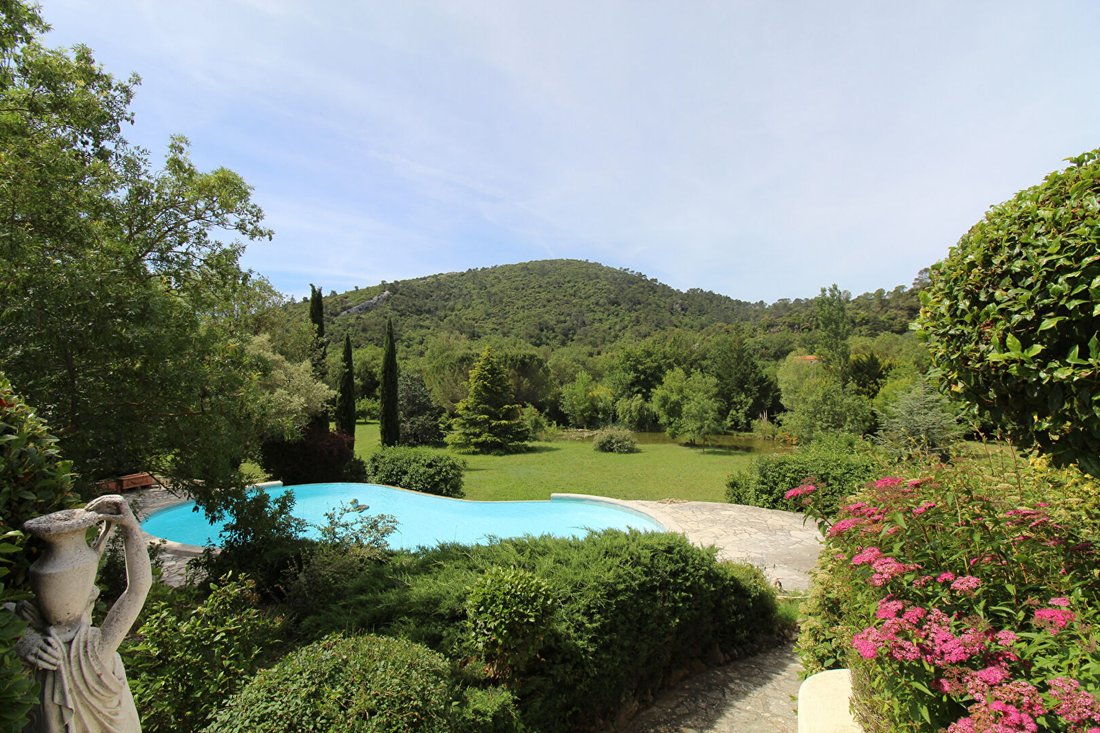 Villa in La Roquebrussanne, Provence-Alpes-Côte d'Azur, France 1 - 17414275