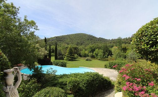 Villa in La Roquebrussanne, Provence-Alpes-Côte d'Azur, France 1