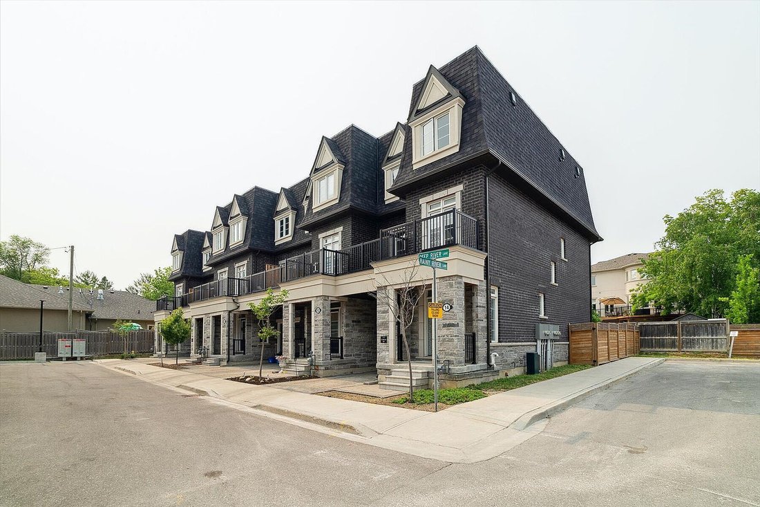 Townhouse in Gormley, Ontario, Canada 2 - 17415545