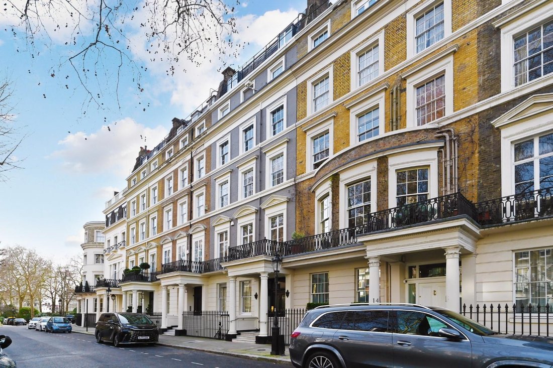 Apartment in Knightsbridge, Kensington And Chelsea, England 2 - 17409686