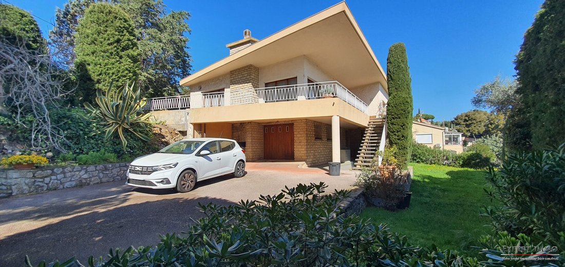 House in Six-Fours-les-Plages, Provence-Alpes-Côte d'Azur, France 1 - 17413079