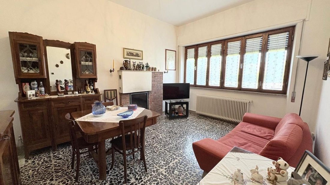 Villa in Sorbano del Vescovo-Mugnano, Lucca, Italy 2 - 17409828
