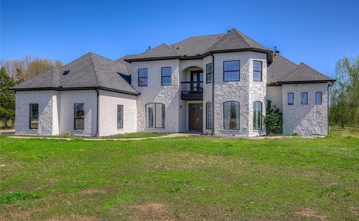 House in Celeste, Texas, United States 1