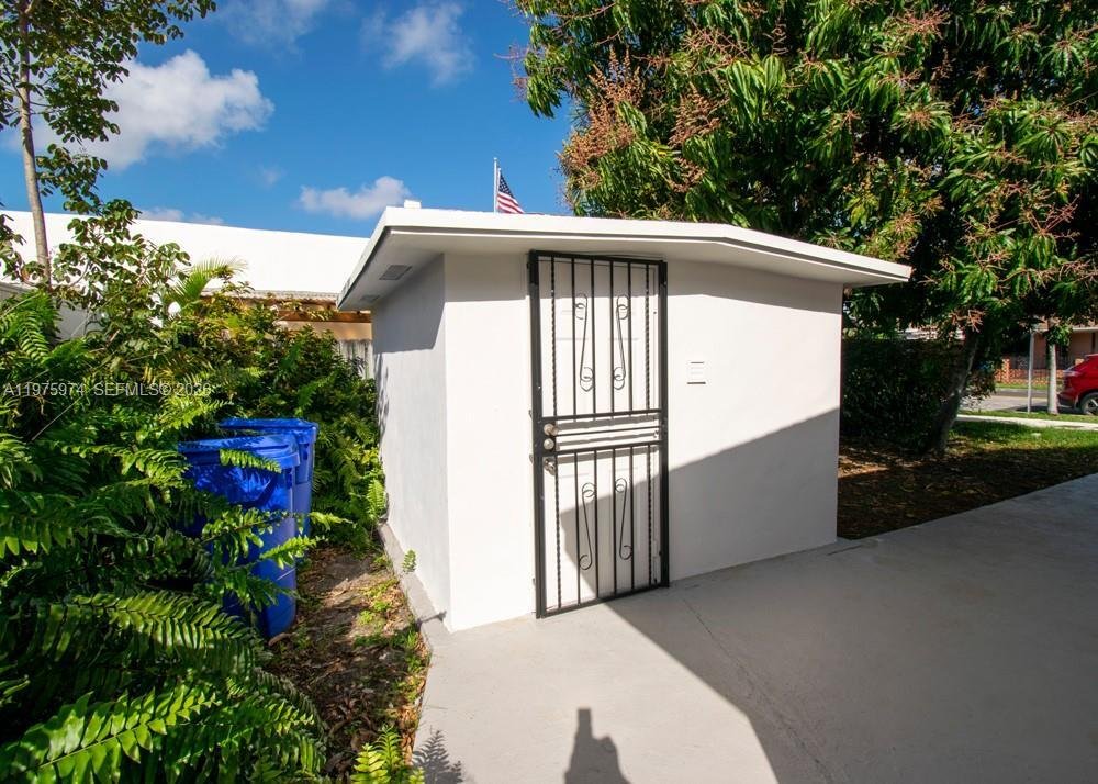 House in Miami, Florida, United States 3 - 17333959