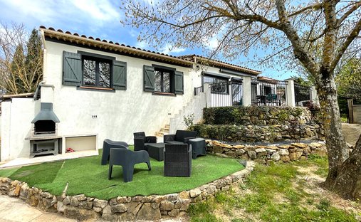 Villa in Forcalqueiret, Provence-Alpes-Côte d'Azur, France 1