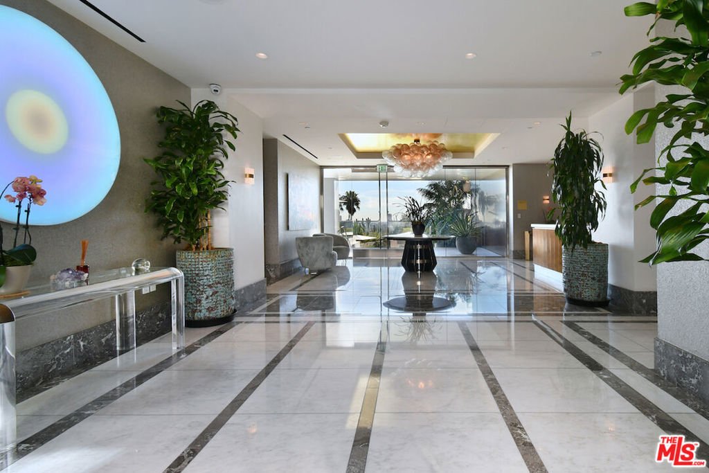 Condo in Los Angeles, California, United States 5 - 17410695