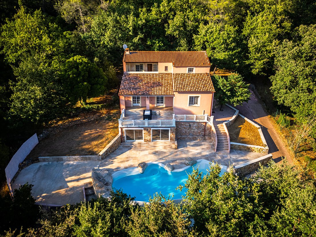 Villa in La Roquebrussanne, Provence-Alpes-Côte d'Azur, France 2 - 17414291