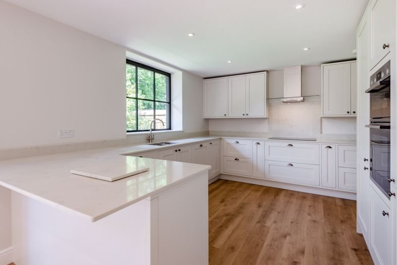 House in Newlands Corner, Guildford, England 4 - 17409697