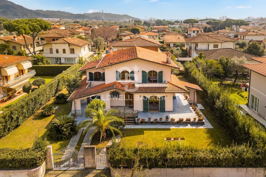 Villa in Caranna-Vaiana, Forte dei Marmi, Tuscany 1 - 17412570