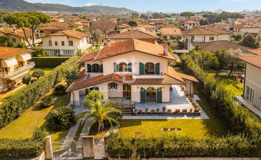 Villa in Caranna-Vaiana, Forte dei Marmi, Tuscany 1
