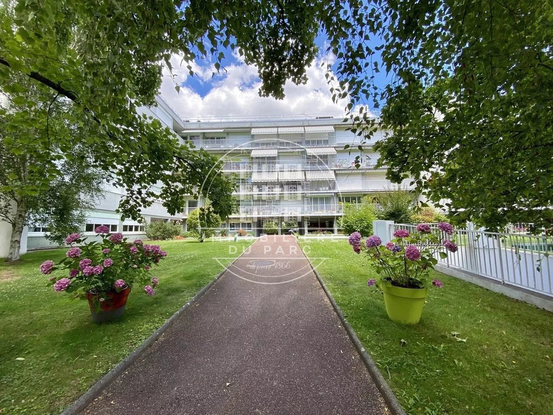 Apartment in Chatou, Ile-de-France, France 1 - 17416352