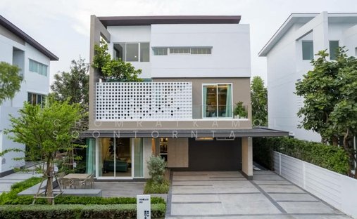 House in Racha Thewa, Samut Prakan, Thailand 1