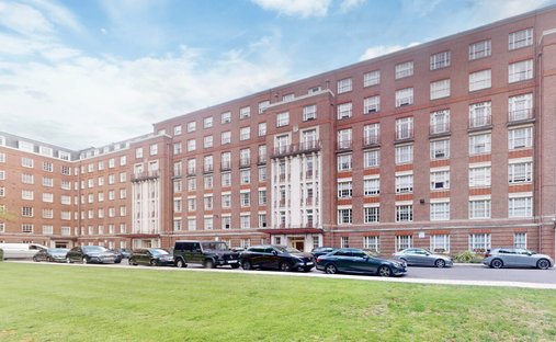 Apartment in St John's Wood, Westminster, England 1