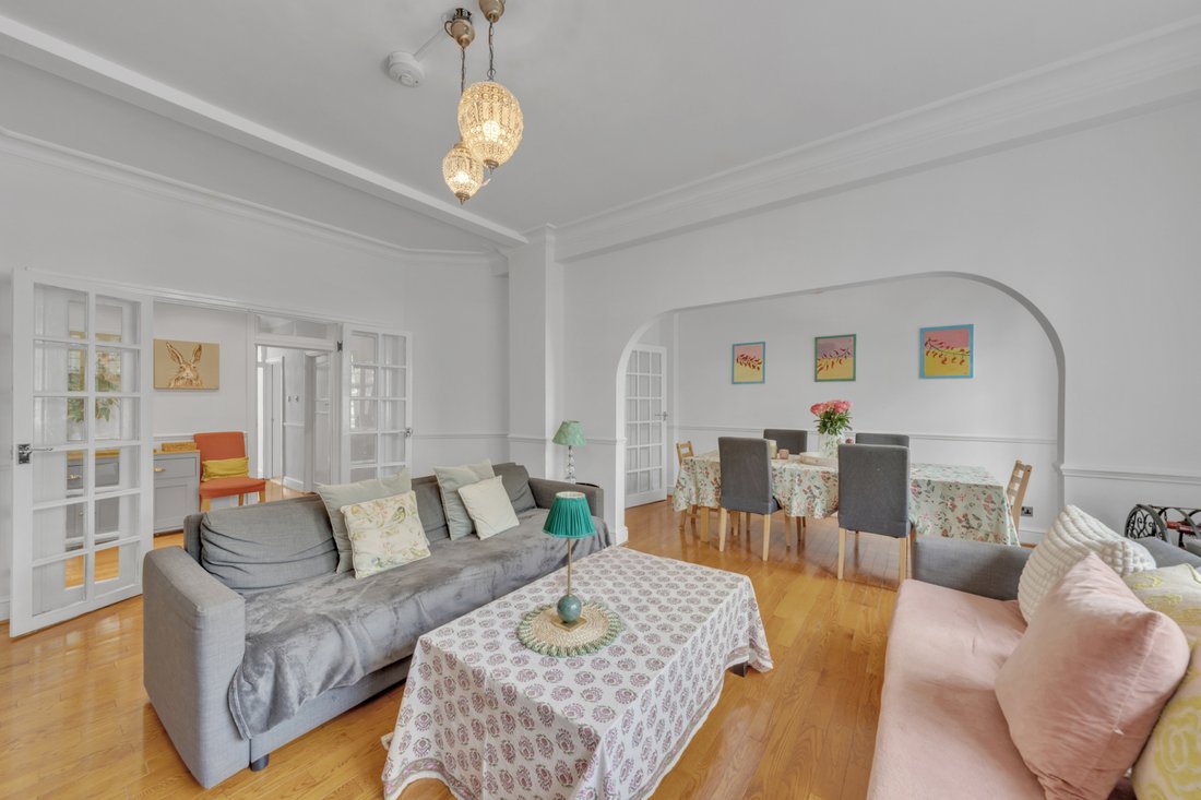 Apartment in St John's Wood, Westminster, England 3 - 17422046