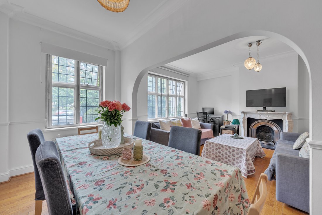 Apartment in St John's Wood, Westminster, England 2 - 17422046