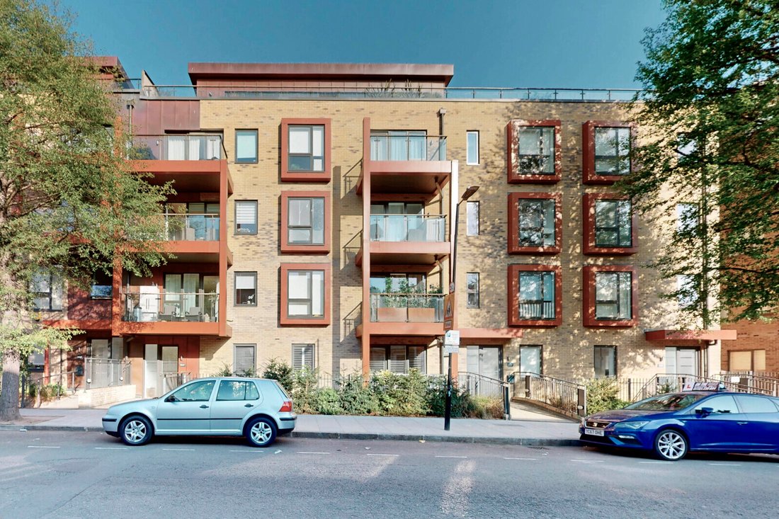 Apartment in Kilburn Park, Brent, England 1 - 17422144