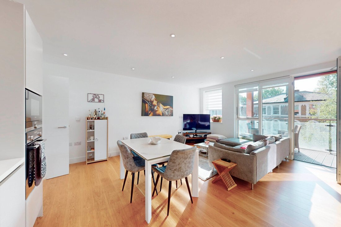 Apartment in Kilburn Park, Brent, England 5 - 17422144