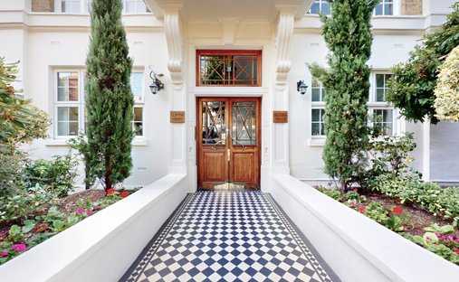 Apartment in Little Venice, Westminster, England 1