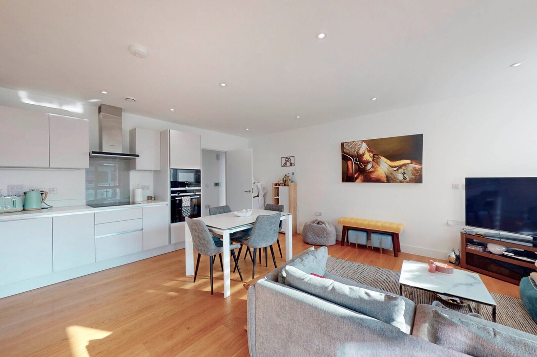 Apartment in Kilburn Park, Brent, England 3 - 17422144