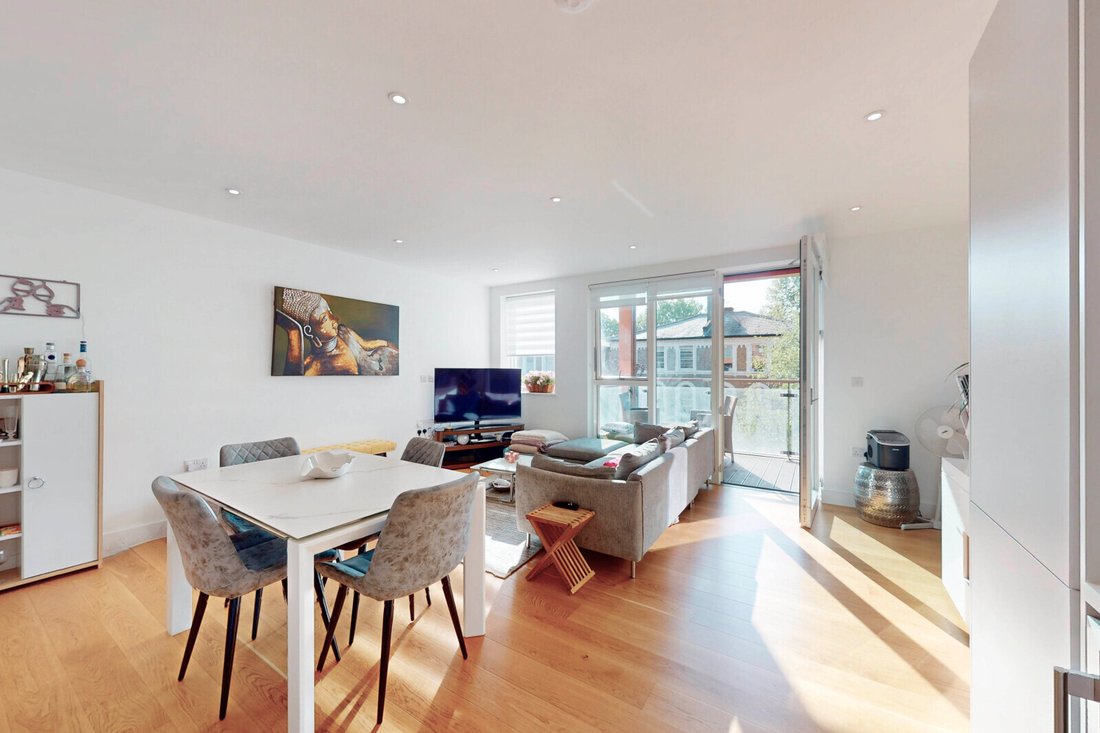 Apartment in Kilburn Park, Brent, England 4 - 17422144