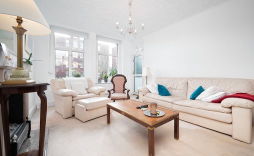 Apartment in St John's Wood, Westminster, England 1