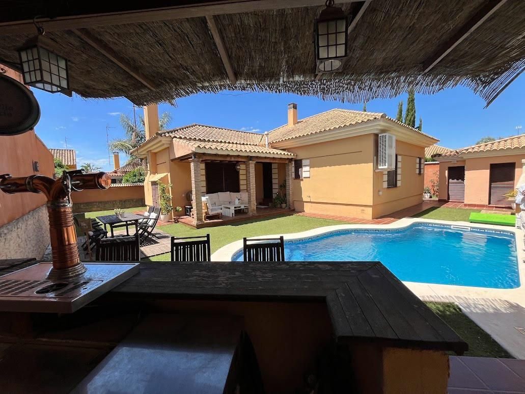 Chalet in Montequinto, Dos Hermanas, Spain 1 - 17422230