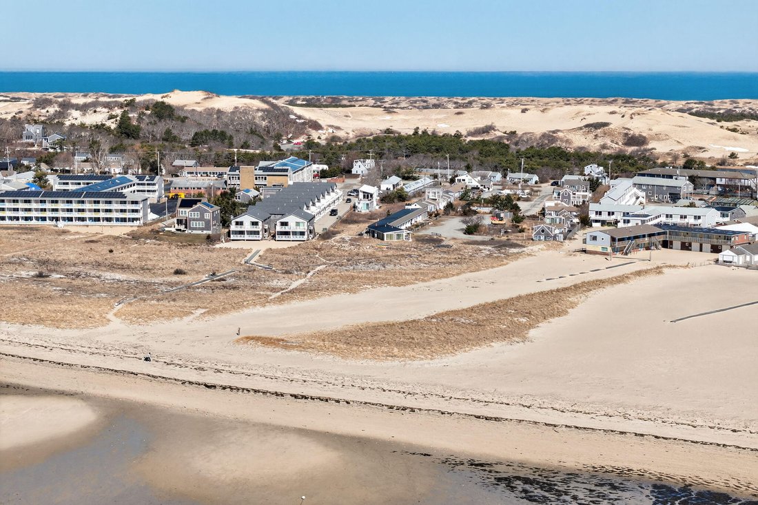Condo in Provincetown, Massachusetts, United States 3 - 17422389