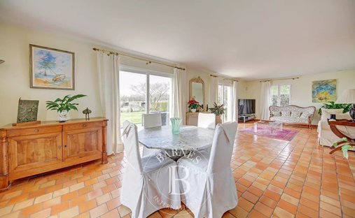 Château Saint Nom La Bretèche 1074.0 Sqm 10 Bedrooms