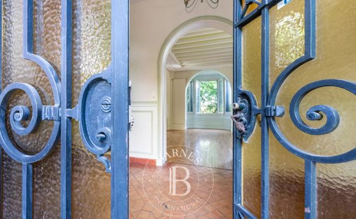 Casa en Marnes-la-Coquette, Isla de Francia, Francia 1