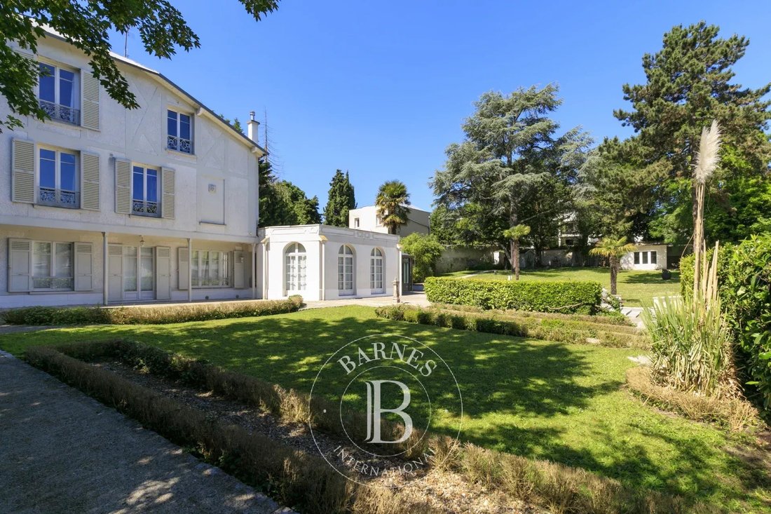 House in Marly-le-Roi, Ile-de-France, France 2 - 17422905