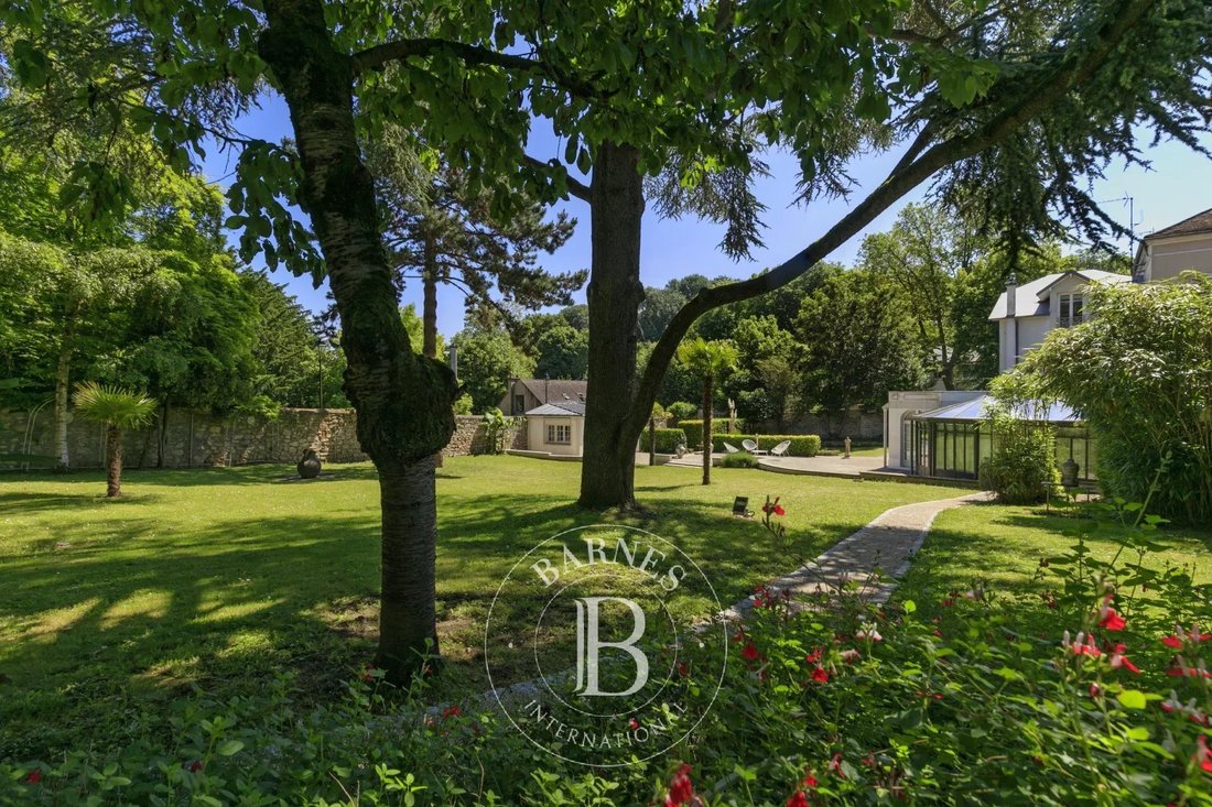 House in Marly-le-Roi, Ile-de-France, France 1 - 17422905