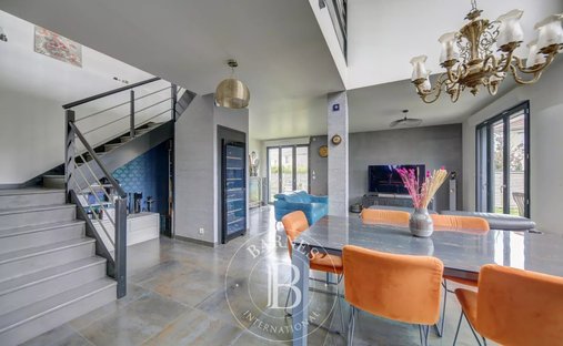 Château Saint Nom La Bretèche 1074.0 Sqm 10 Bedrooms