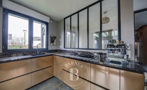 Château Saint Nom La Bretèche 1074.0 Sqm 10 Bedrooms