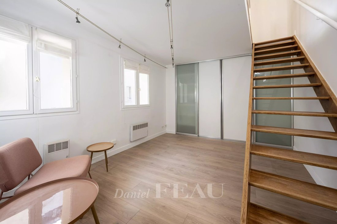 Apartment in Saint Germain l'Auxerrois, Paris 1er Arrondissement, Paris 4 - 17422730