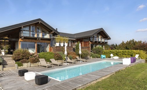 House in Saint-Martin-Bellevue, Filliere, France 1