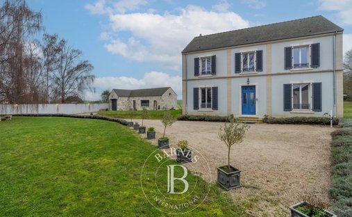 House in Mere, Ile-de-France, France 1