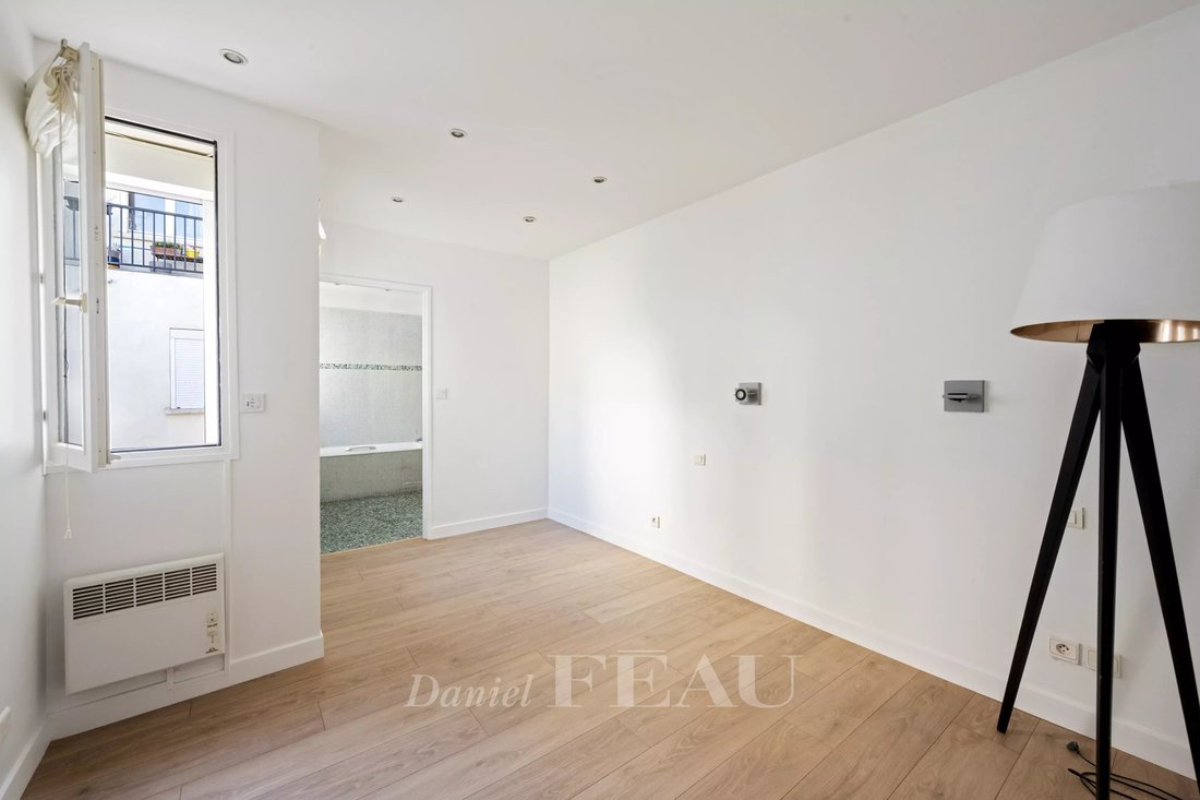 Apartment in Saint Germain l'Auxerrois, Paris 1er Arrondissement, Paris 5 - 17422730