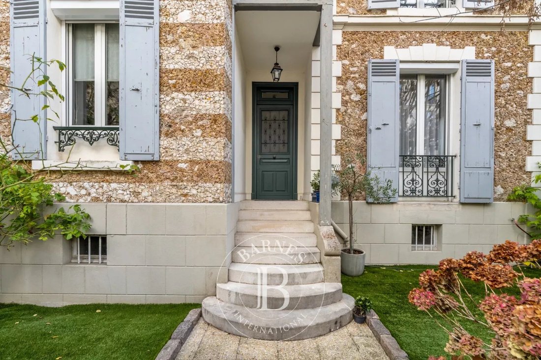 House in Notre Dame, Versailles, France 1 - 17423266