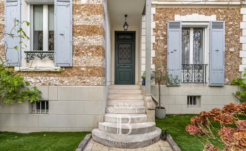 Casa a Notre Dame, Versailles, Francia 1